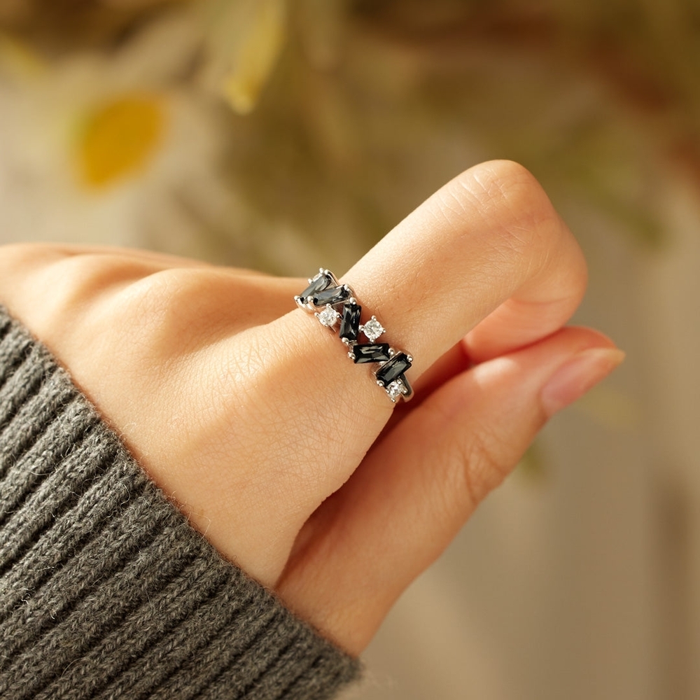 Elegant Black and Silver Women's Ring